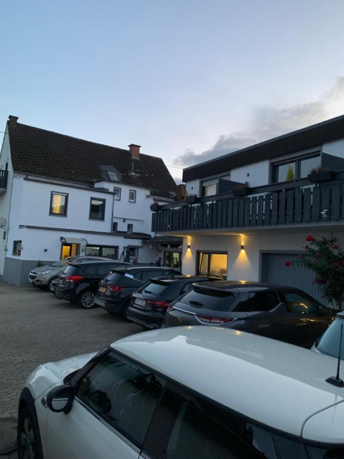 Bed and Breakfast Vina Am Ring Mannebach  Exterior foto