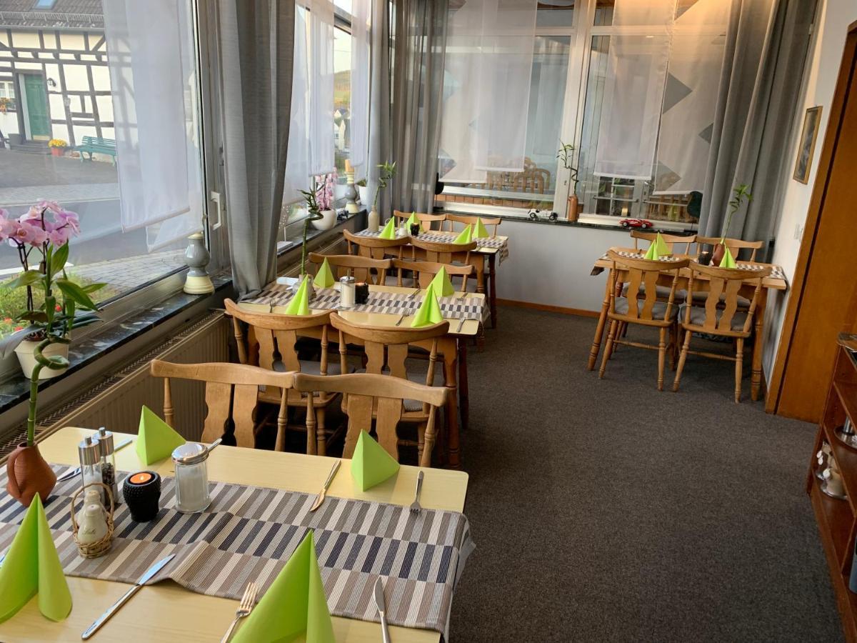 Bed and Breakfast Vina Am Ring Mannebach  Exterior foto