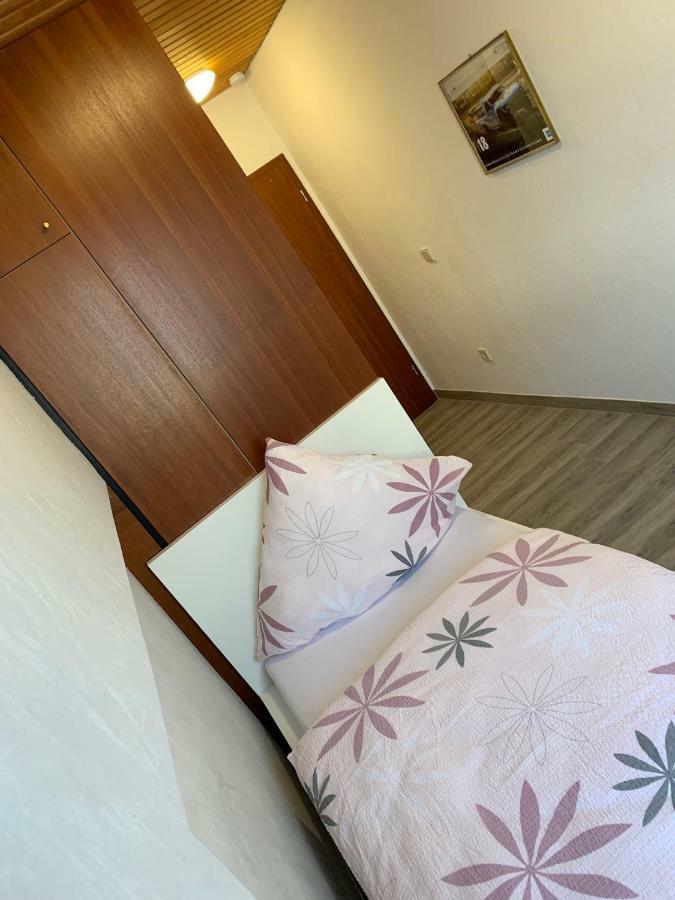 Bed and Breakfast Vina Am Ring Mannebach  Exterior foto